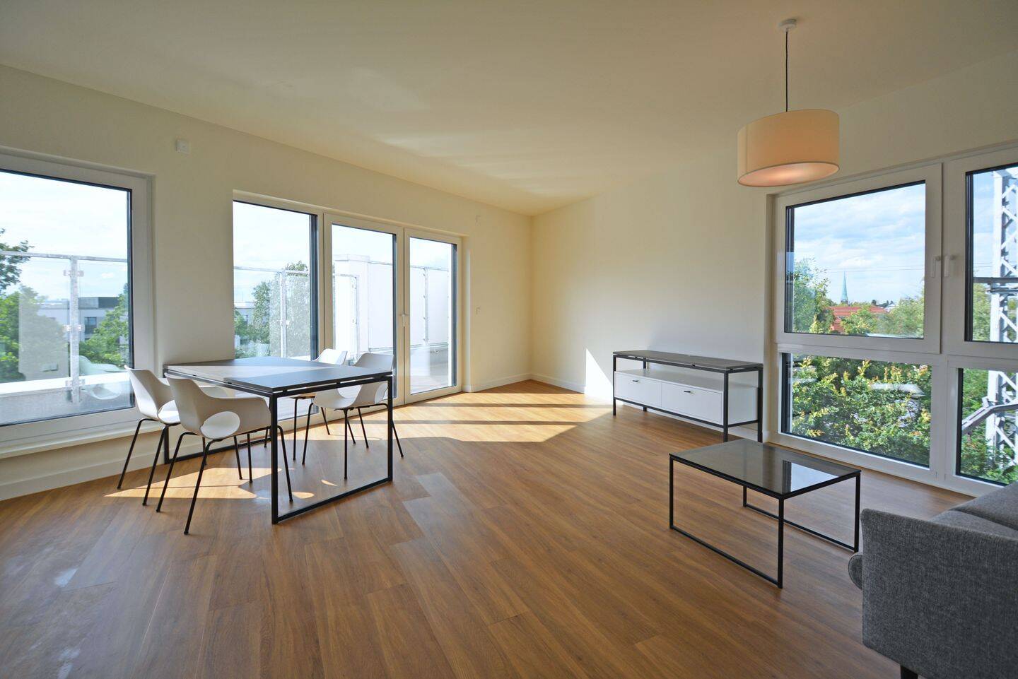 Neubau: Teilmöblierte 2-Zimmer-Wohnung mit Dachterrasse, 10318 Berlin (Treptow-Köpenick)