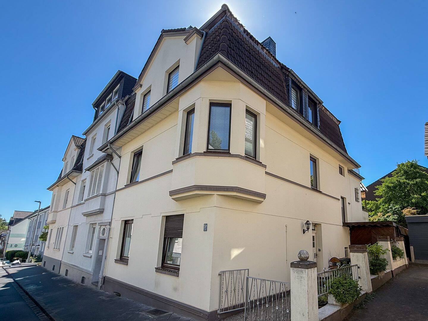 Drei-Familienhaus mit Balkon, Sonnenterrasse & Garten, 40699 Erkrath