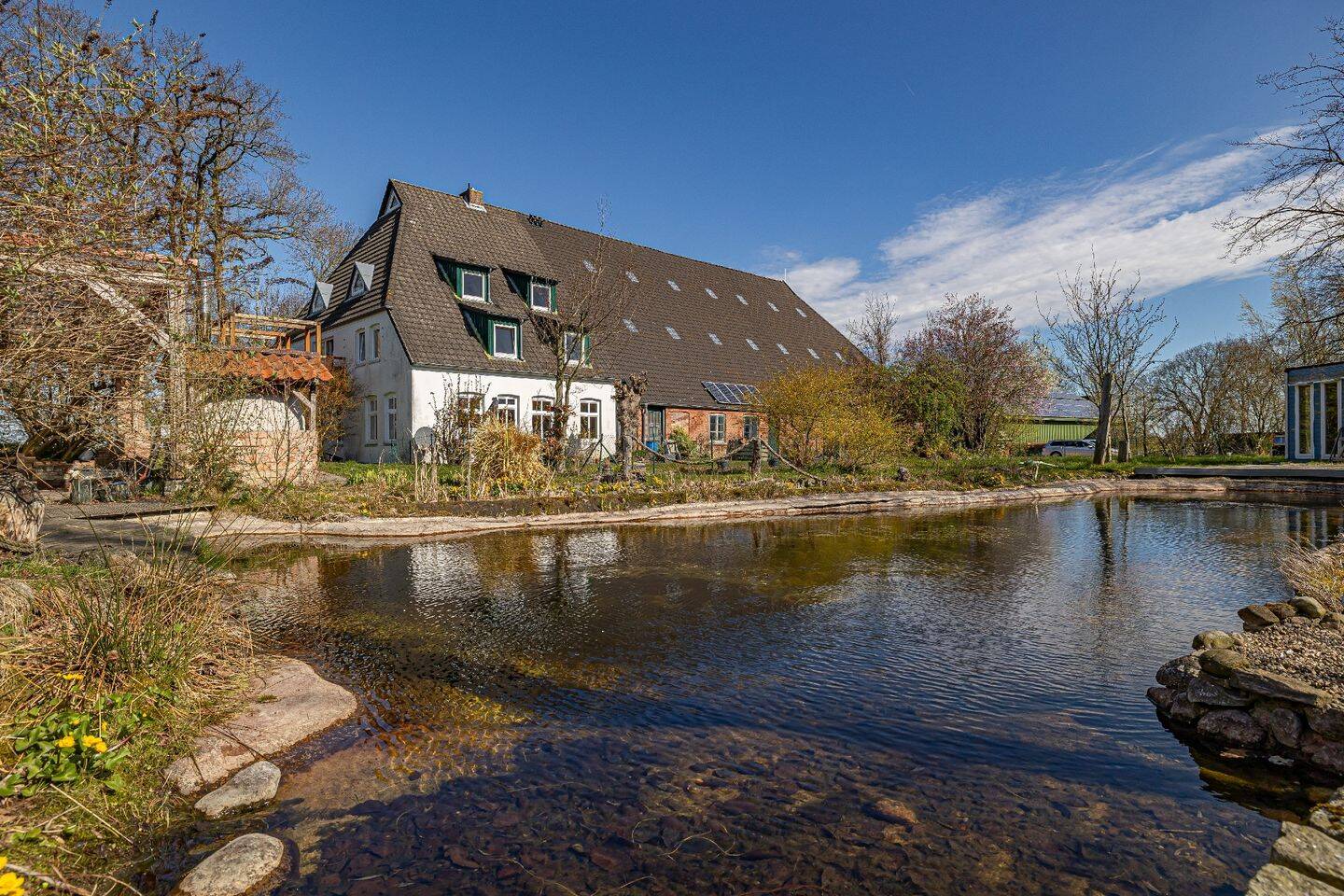 Vollständig vermietetes Landhaus im ruhigen Herzen Dithmarschens | Parkähnliches Grundstück, 25709 Helse