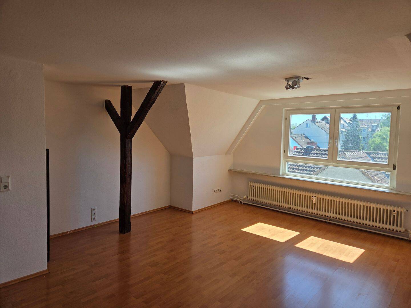 Schöne 2 zimmer wohnung mit groser küche, 65934 Frankfurt am Main (Höchst Nied)