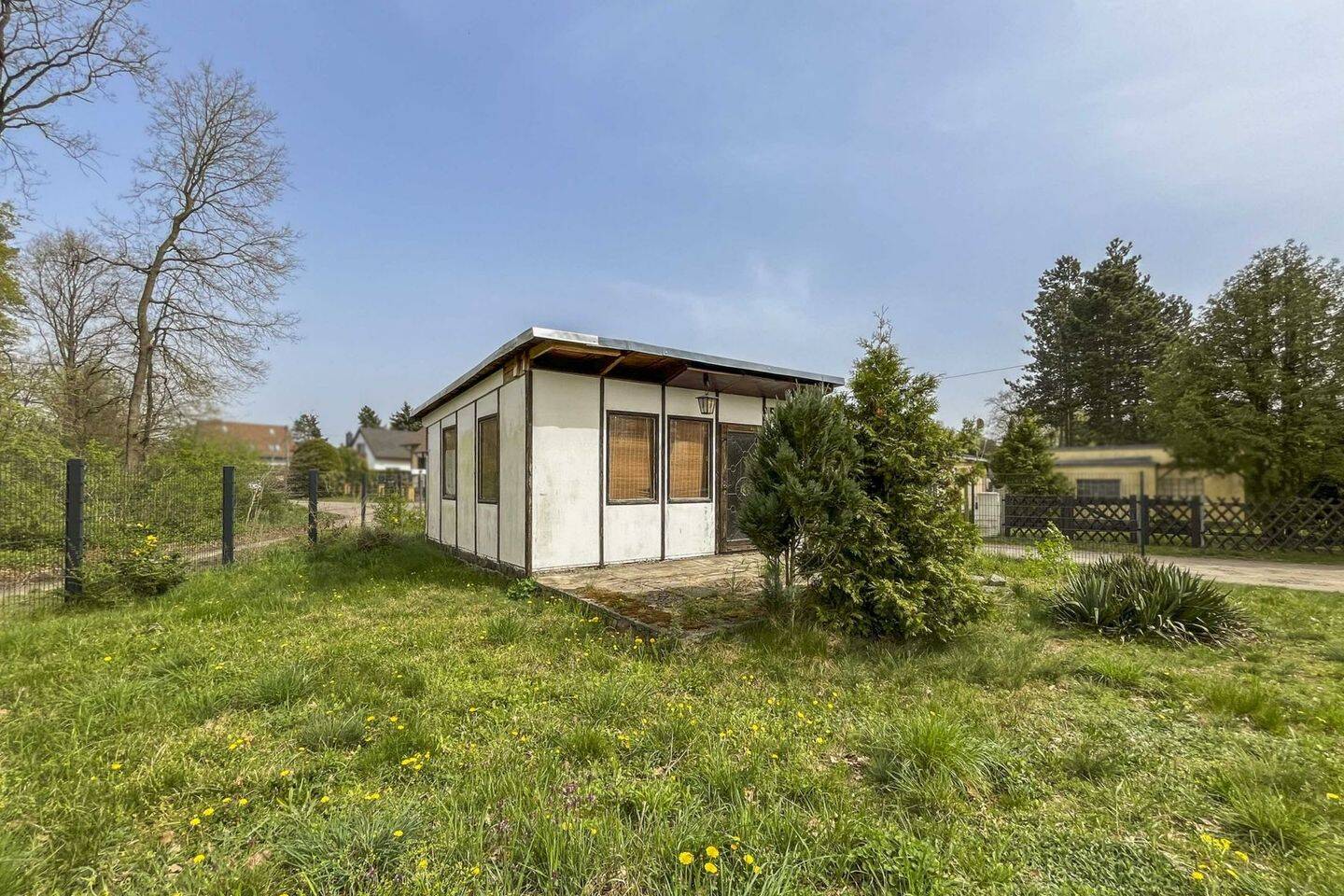 Kompaktes Grundstück mit gestaltungsbedürftigem Bungalow in beschaulicher Lage, 6774 Muldestausee