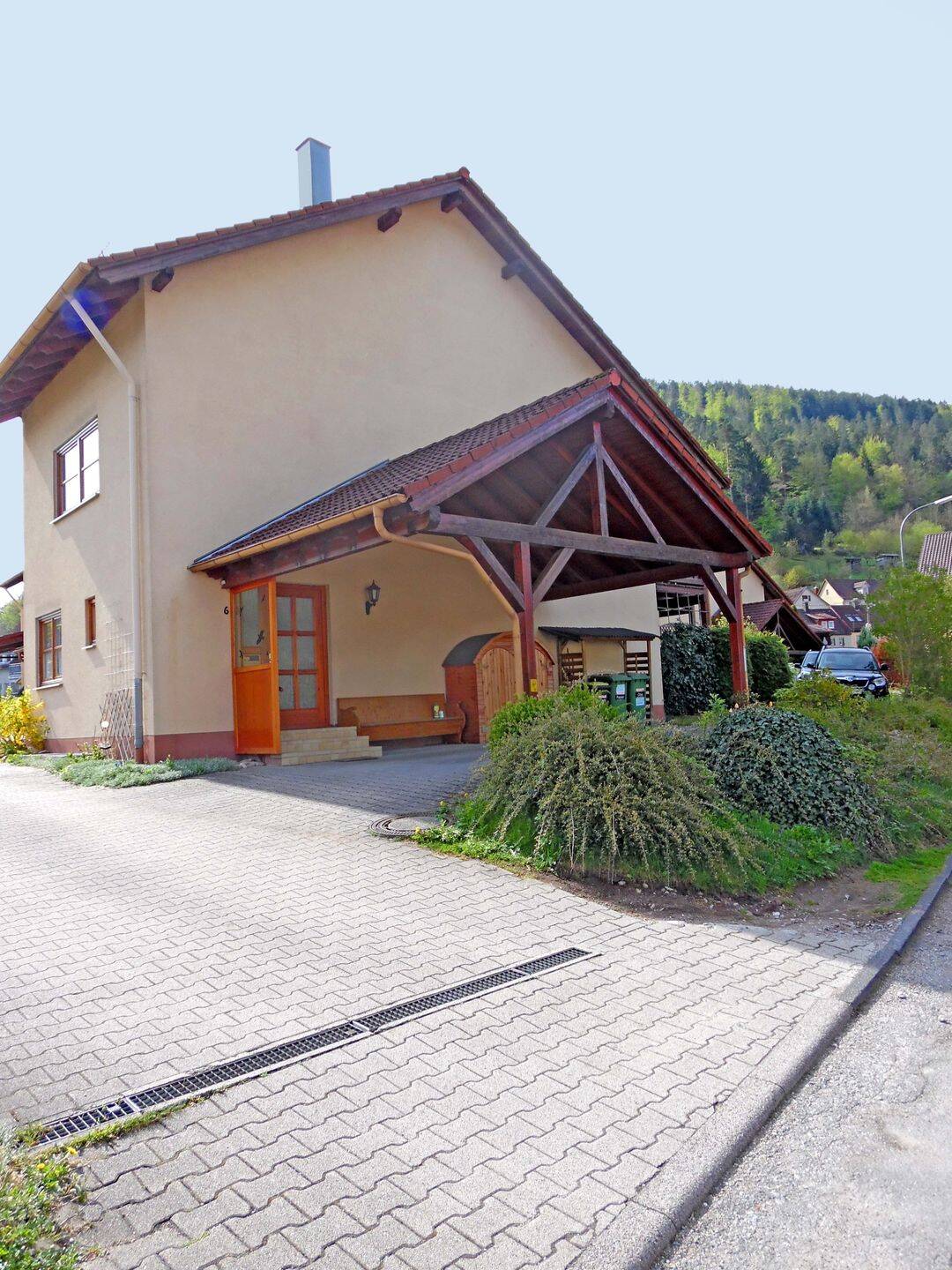 Zentral gelegenes Reihenendhaus in Bad Wildbad/Calmbach mit Carport und Garten, 75323 Bad Wildbad