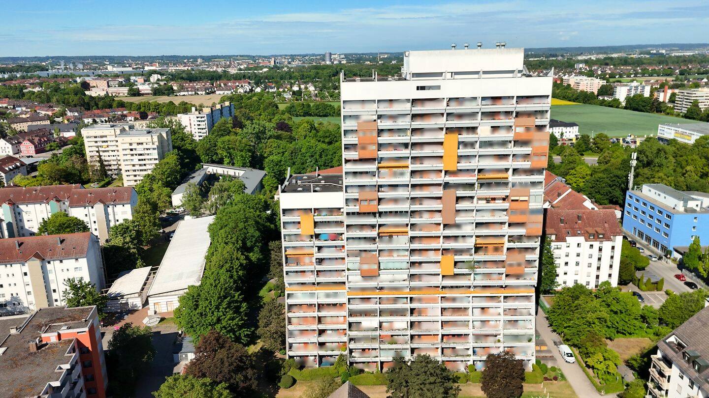 H E L L E , G E R Ä U M I G E 3 ZIMMER WOHNUNG M I T H E R R L I C H E M W E I T B L I C K Ü B E R A U G S B U R G !, 86167 Augsburg (Lechhausen)