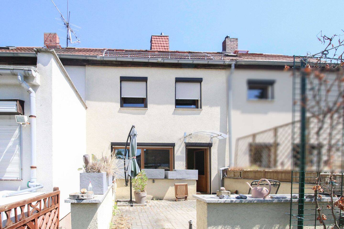 Richtig zuhause: Gepflegtes Reihenmittelhaus inkl. Schuppen samt Garten in Citylage, 6130 Halle (Saale) (Ammendorf-Beesen Damaschkestraße Dieselstraße Südstadt)