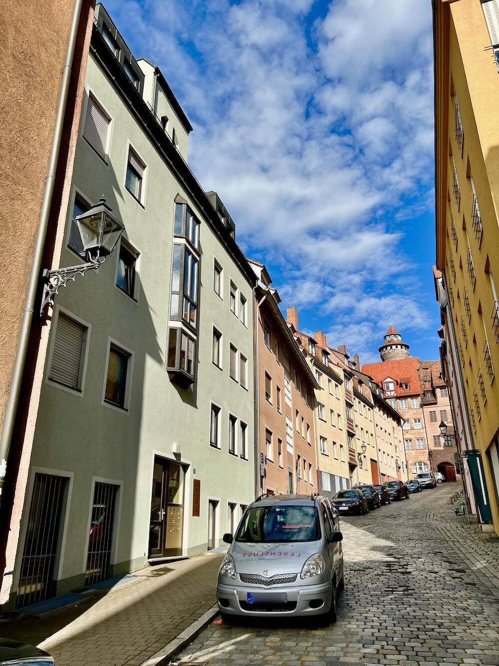 Wohnen mit Blick auf die Burg und St-Sebald – 2-Zi.-Whg. mit EBK und 2 x Loggia, 90403 Nürnberg (Gleißbühl Lorenz Sebald)