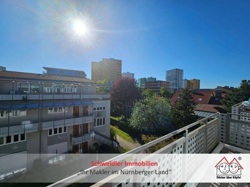 Zentral, aber ruhig! Traumhaft sonnige Top 2-Zimmer-Wohnung mit Balkon in Erlangen