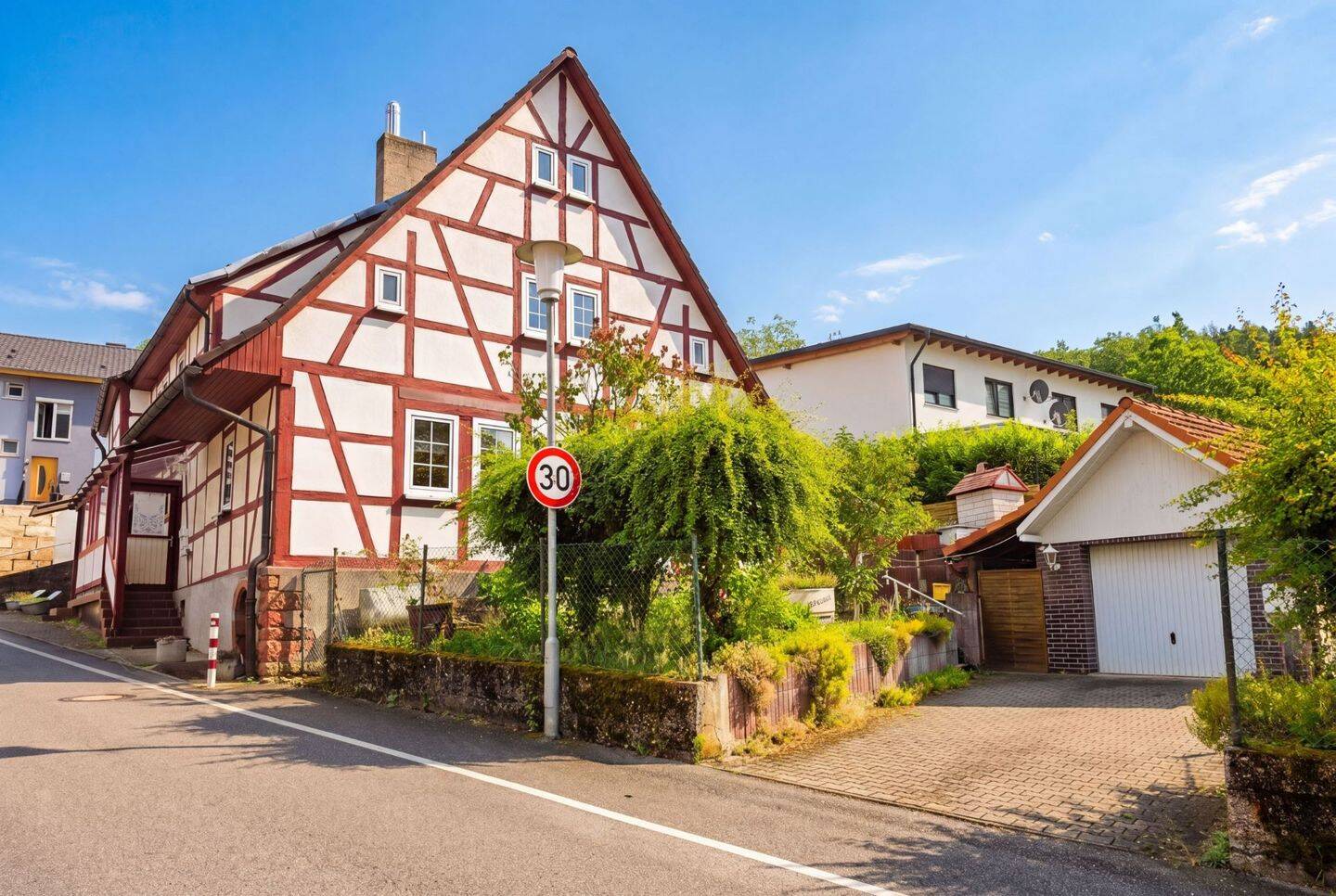 Großzügiges Fachwerkhaus mit viel Potenzial, 69509 Mörlenbach