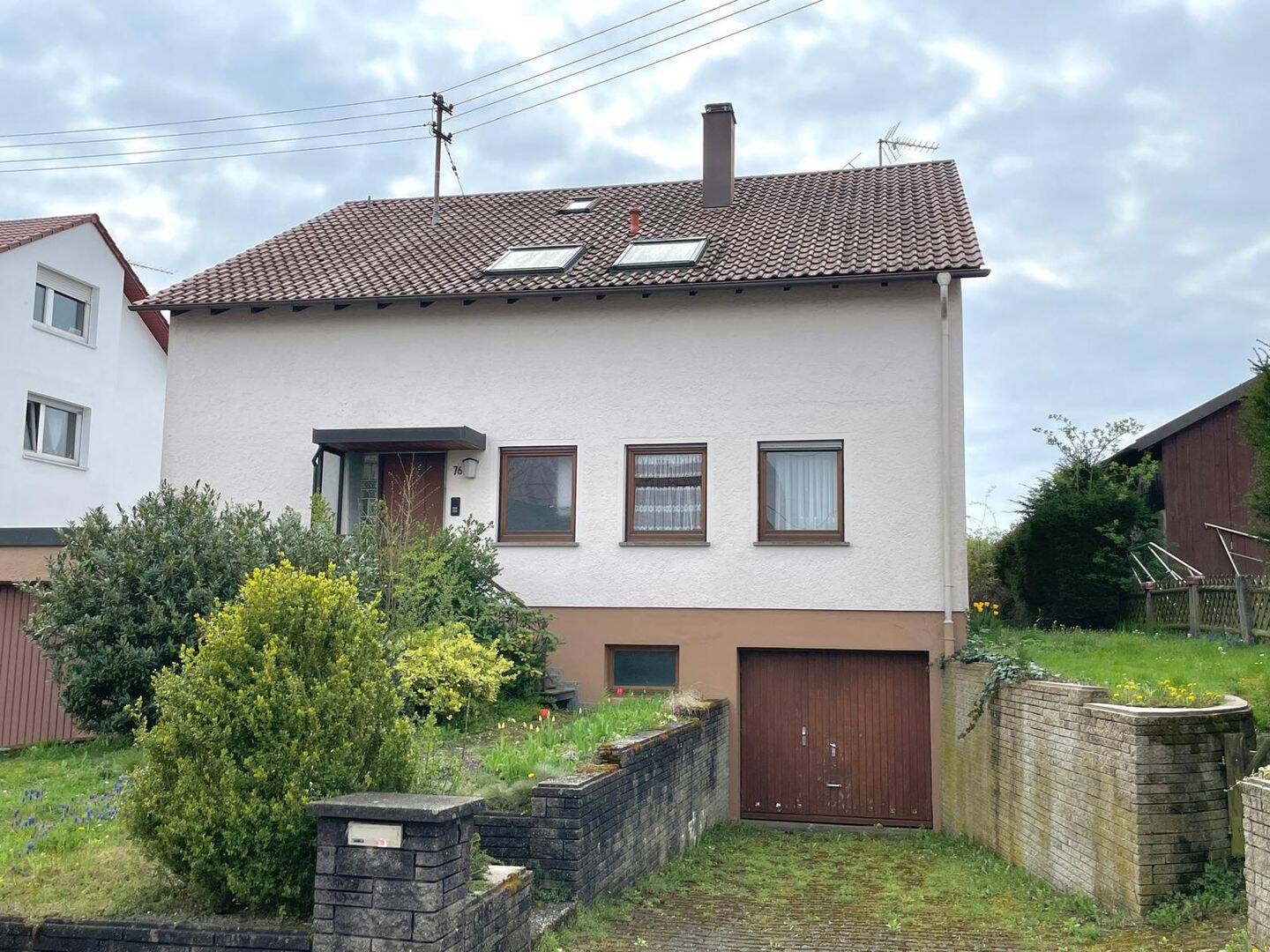 Viel Platz für die ganze Familie: Zweifamilienhaus mit großem Garten und Gestaltungspotenzial, 71397 Leutenbach
