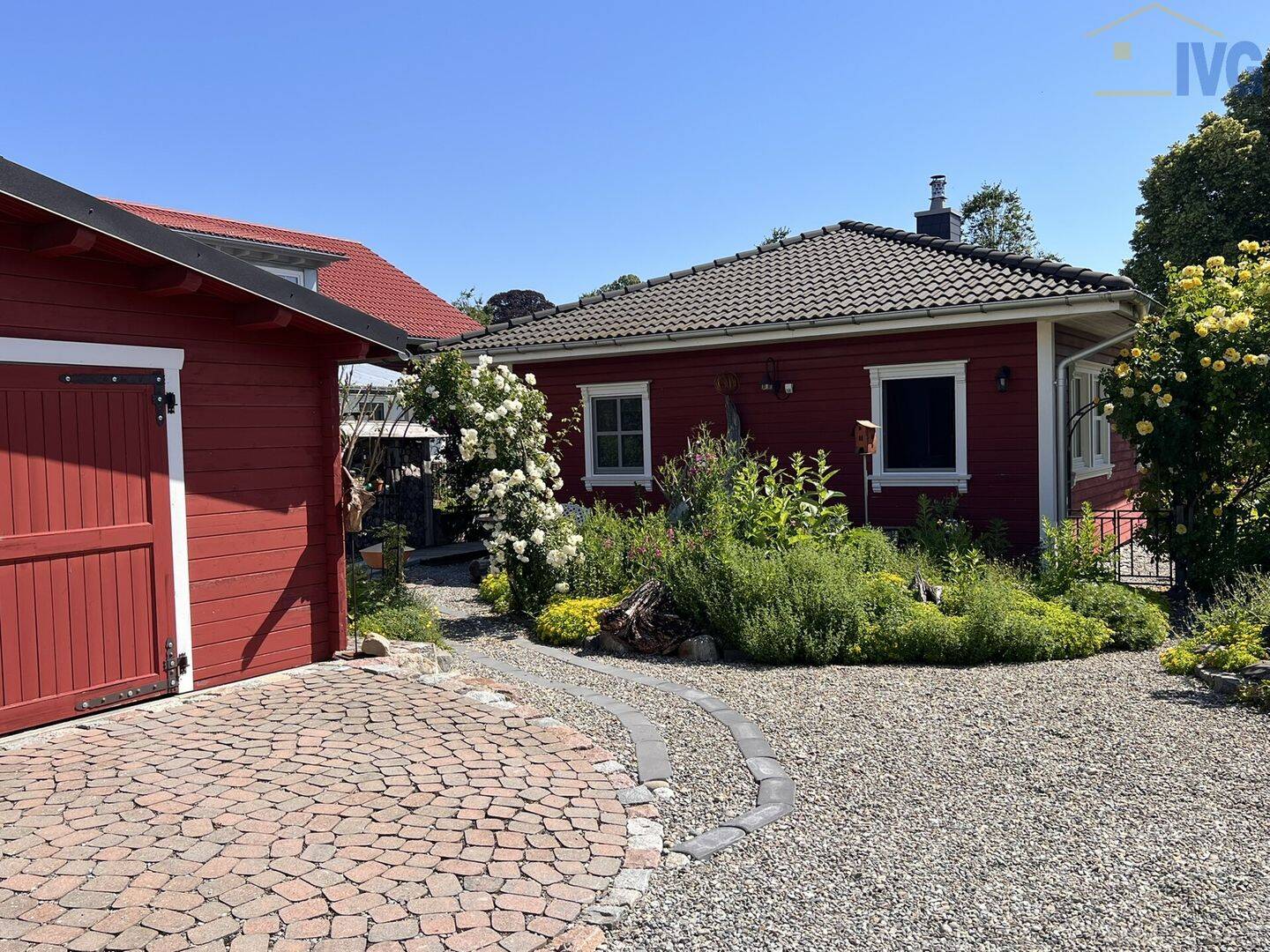 Für jetzt und für später: Ebenerdiger Bungalow mit liebevoll angelegtem Garten in Wolfegg, 88364 Wolfegg