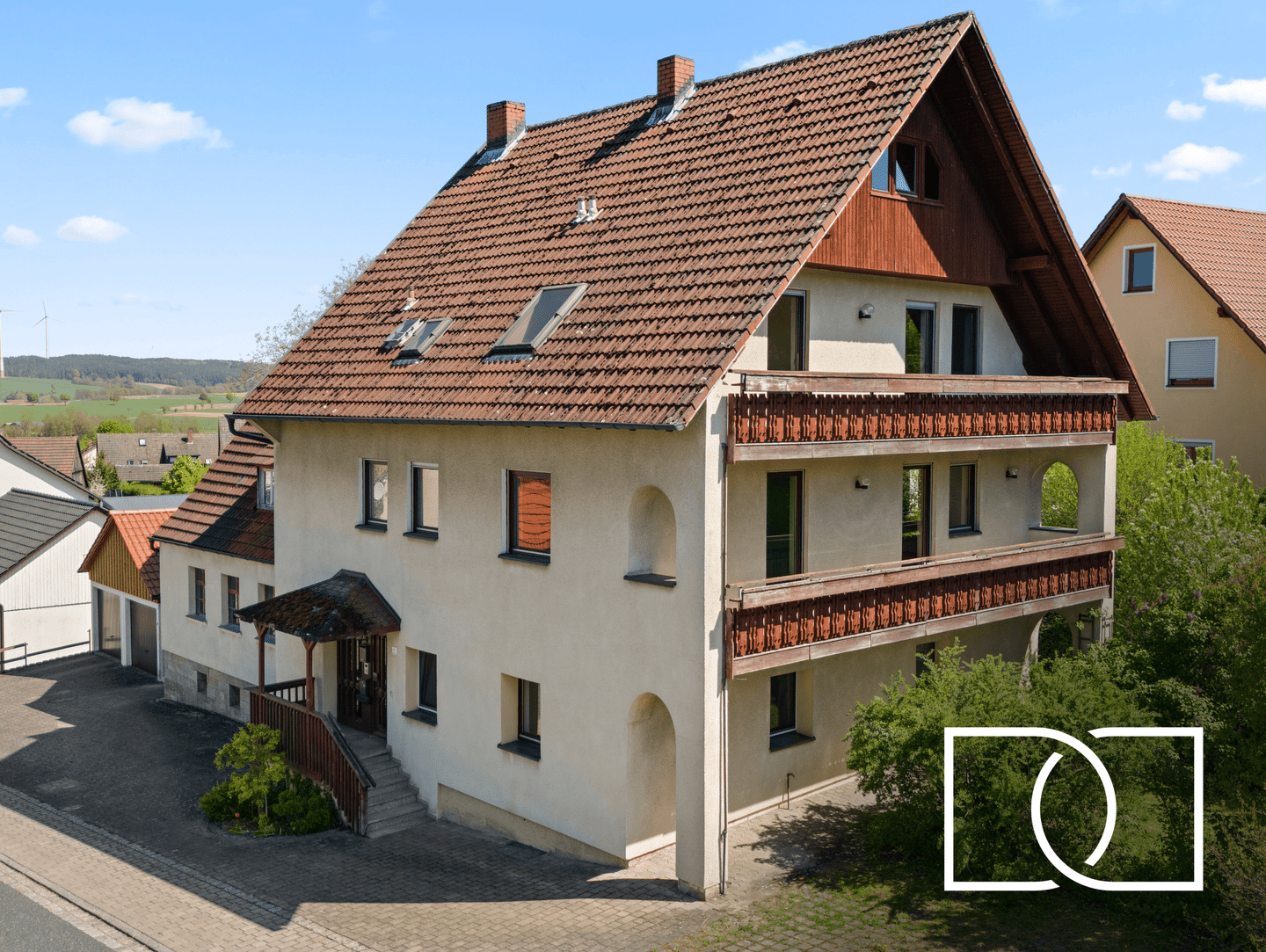 Raumwunder! Großzügiges Zweifamilienhaus mit Doppelgarage, Werkstatt und Garten in ruhiger Lage, 95473 Creußen