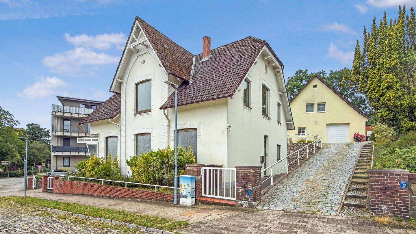 Wohnen und Arbeiten unter einem Dach – Wohn- und Geschäftshaus mit Praxis und eigenen Parkplätzen, 21502 Geesthacht