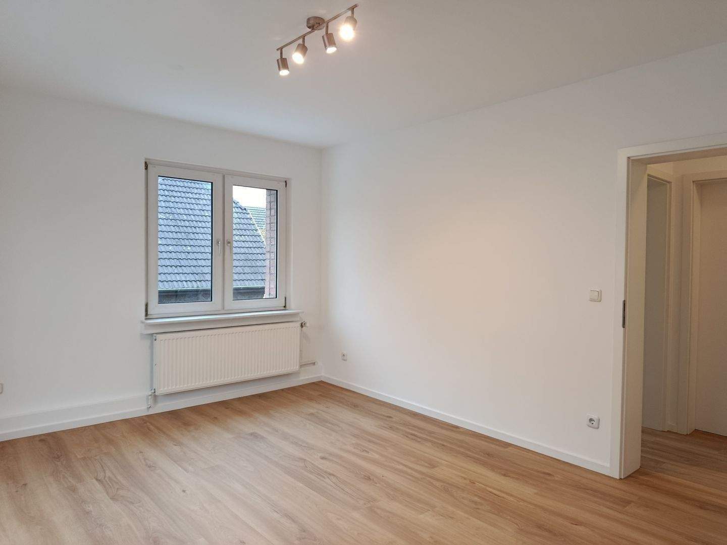 !!! ZIMMER mit HERRLICHER TERRASSE in 3-er WG  !!! – mit EBK nahe FH-DEUTZ !!!, 51107 Köln (Kalk)