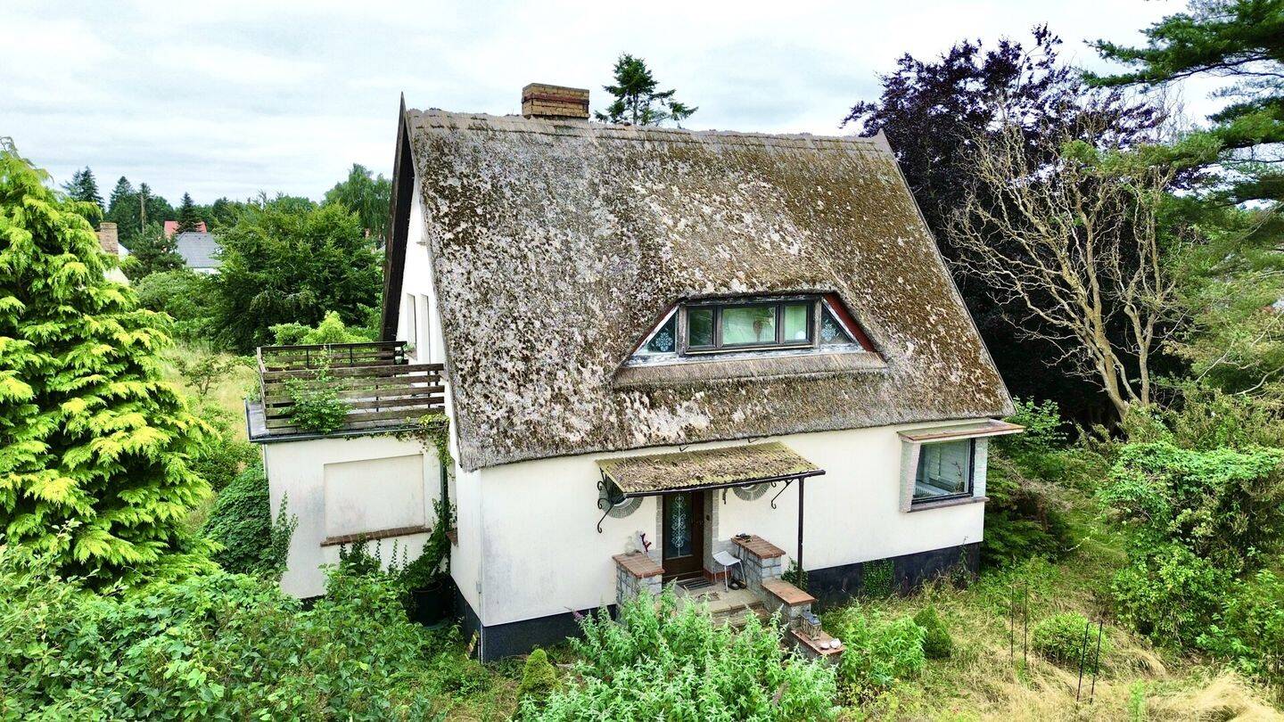 Sanierungsbedürftiges Einfamilienhaus auf weitläufigem Grundstück zwischen Waldrand und Bodden, 18356 Fuhlendorf