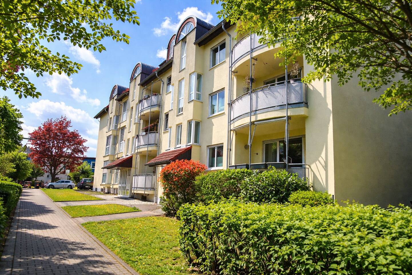 Sonnendurchflutete komfortable Dreizimmerwohnung mit Pkw-Stellplatz in Bad Homburg, 61350 Bad Homburg v.d. Höhe
