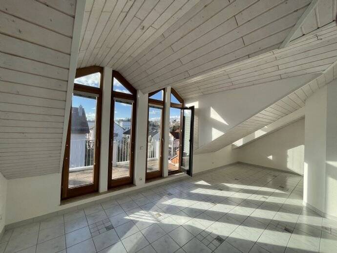 Sonnige und ruhige 4,5-Zimmer-Etagenwohnung mit Balkon in Reutlingen Schafstall zu vermieten, 72762 Reutlingen