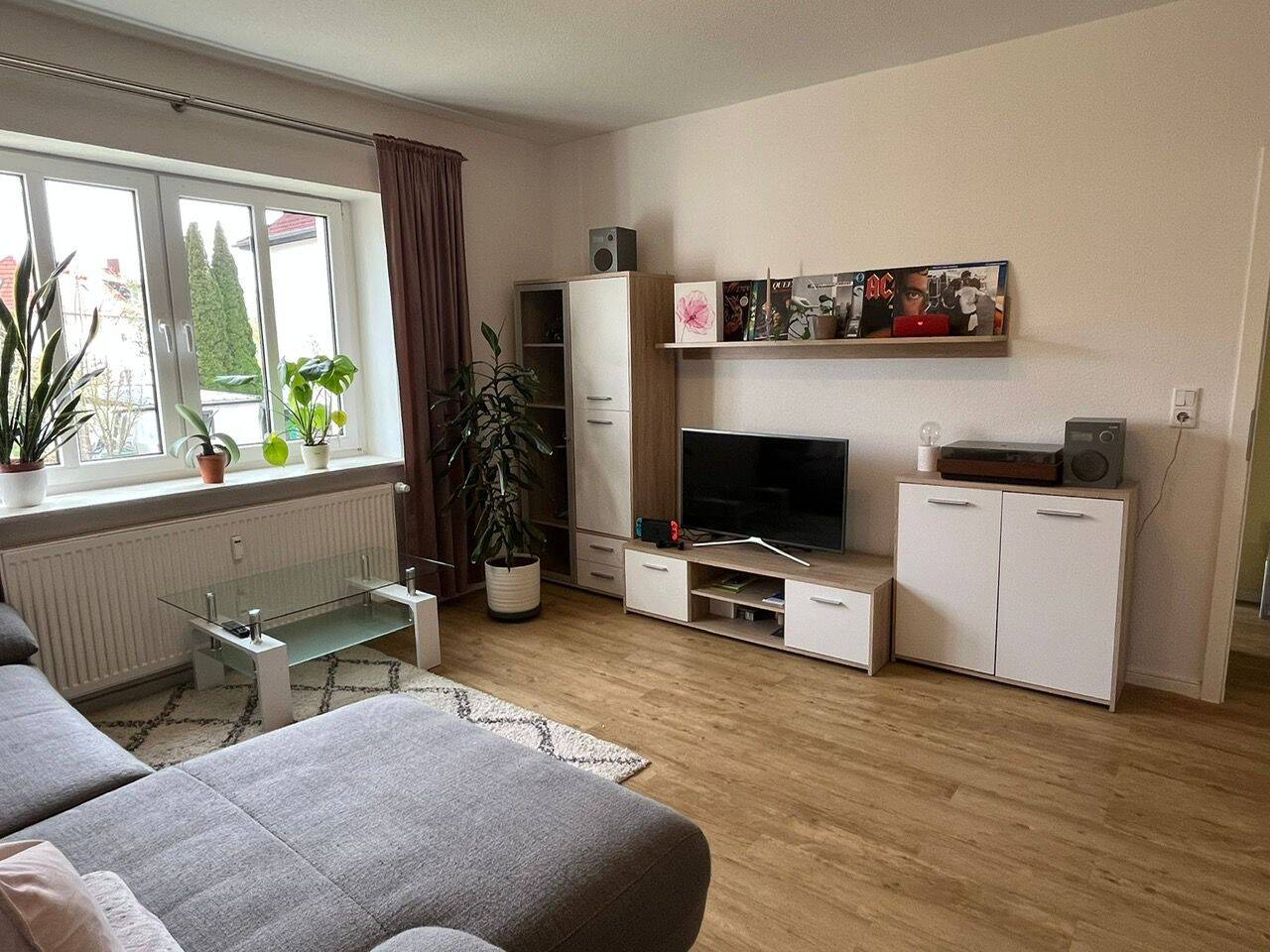 * 2-RWE * Küche/Bad mit Fenster * Wanne * Laminat *, 4564 Böhlen