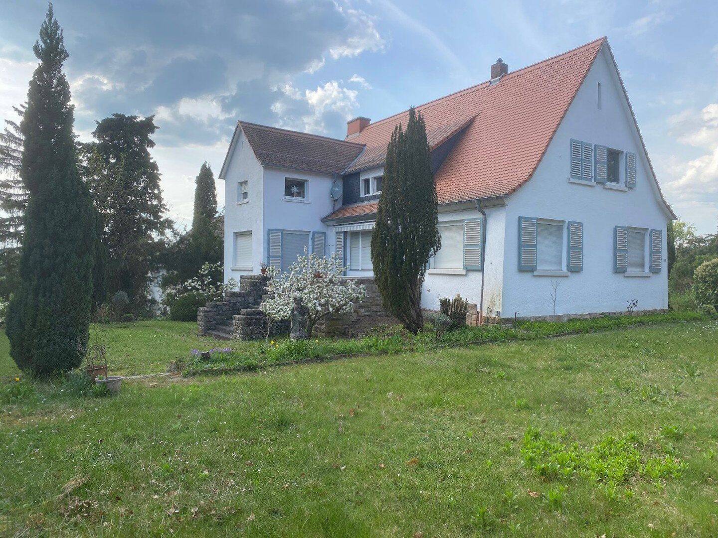 Erstbezug nach Sanierung: Stilvolles Wohnen im Villenviertel mit Süd-Terrasse und Gartenanlage., 64625 Bensheim