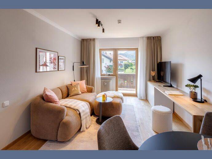 Möbliert: Neu möblierte 2-Zimmer Wohnung mit Balkon zum Erstbezug, 83700 Rottach-Egern