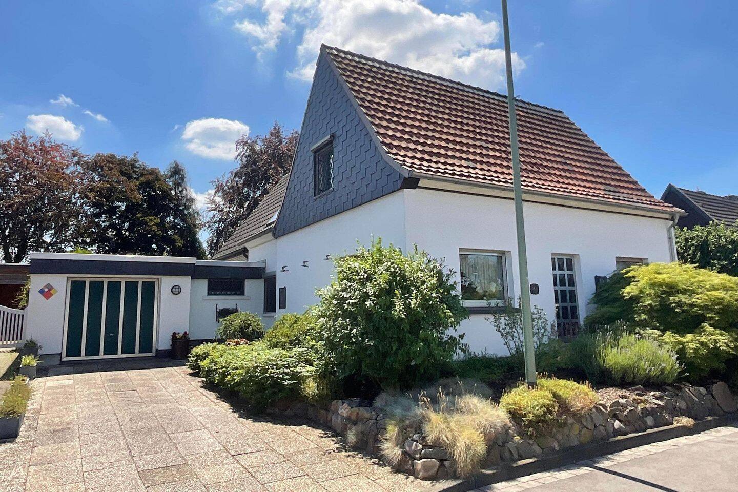 Ein Familiennest in schöner Lage, 47228 Duisburg (Bergheim Friemersheim Hochemmerich Winkelhausen)