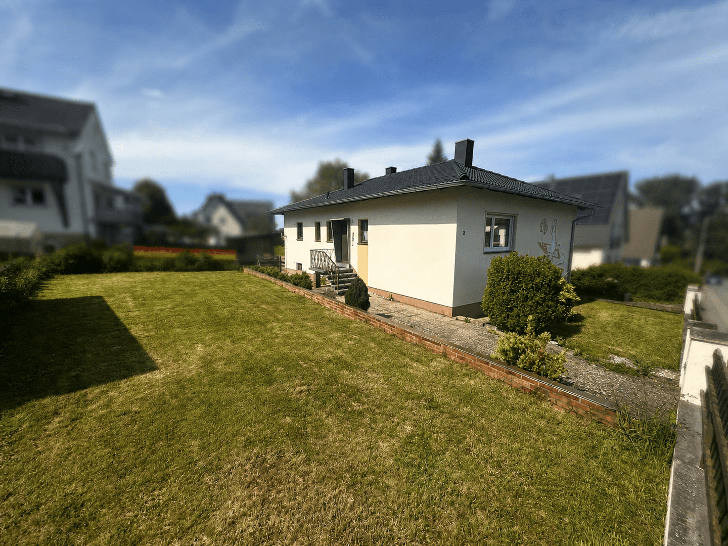 Großzügiger Bungalow mit neuem Dach, großem Garten und vielseitiger Nutzfläche, 96114 Hirschaid