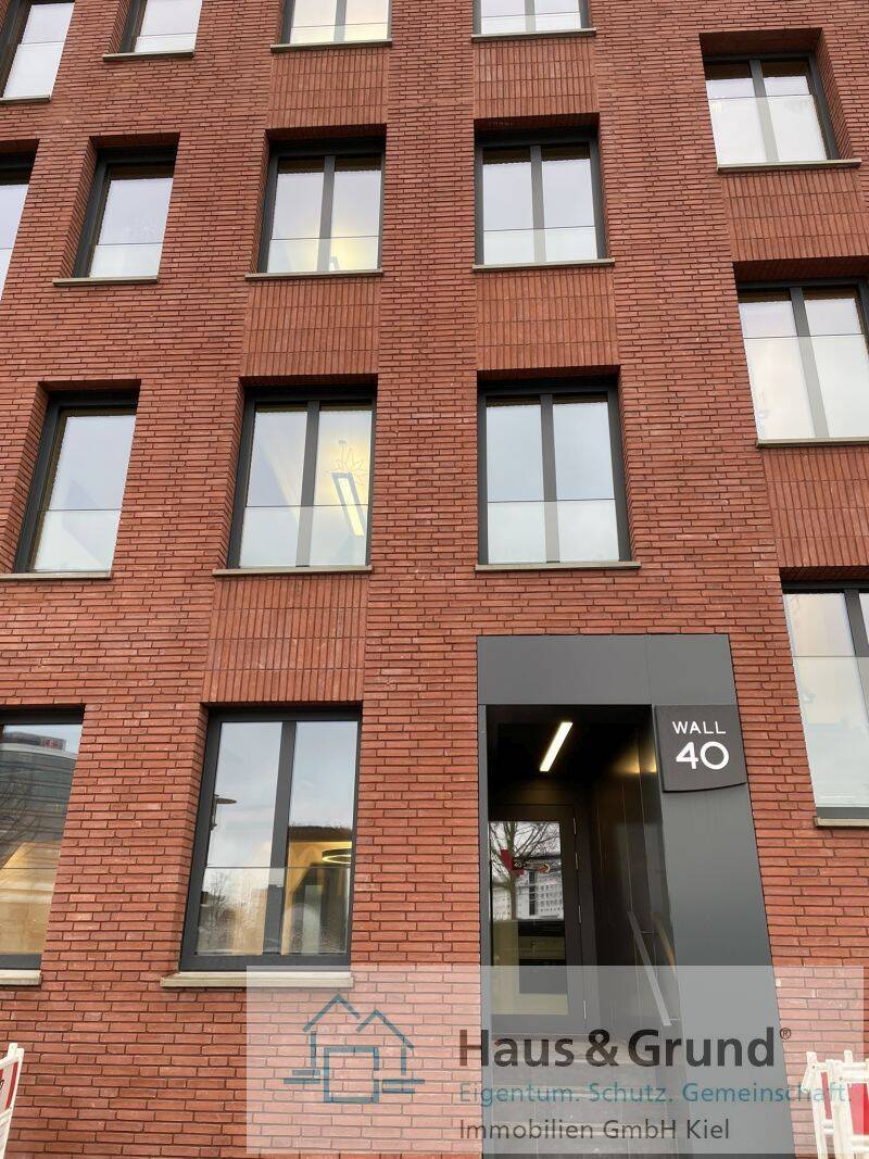 sanierte 2-Zimmer Wohnung mit Blick über den Schwedenkai, 24103 Kiel (Altstadt Damperhof Exerzierplatz Vorstadt)