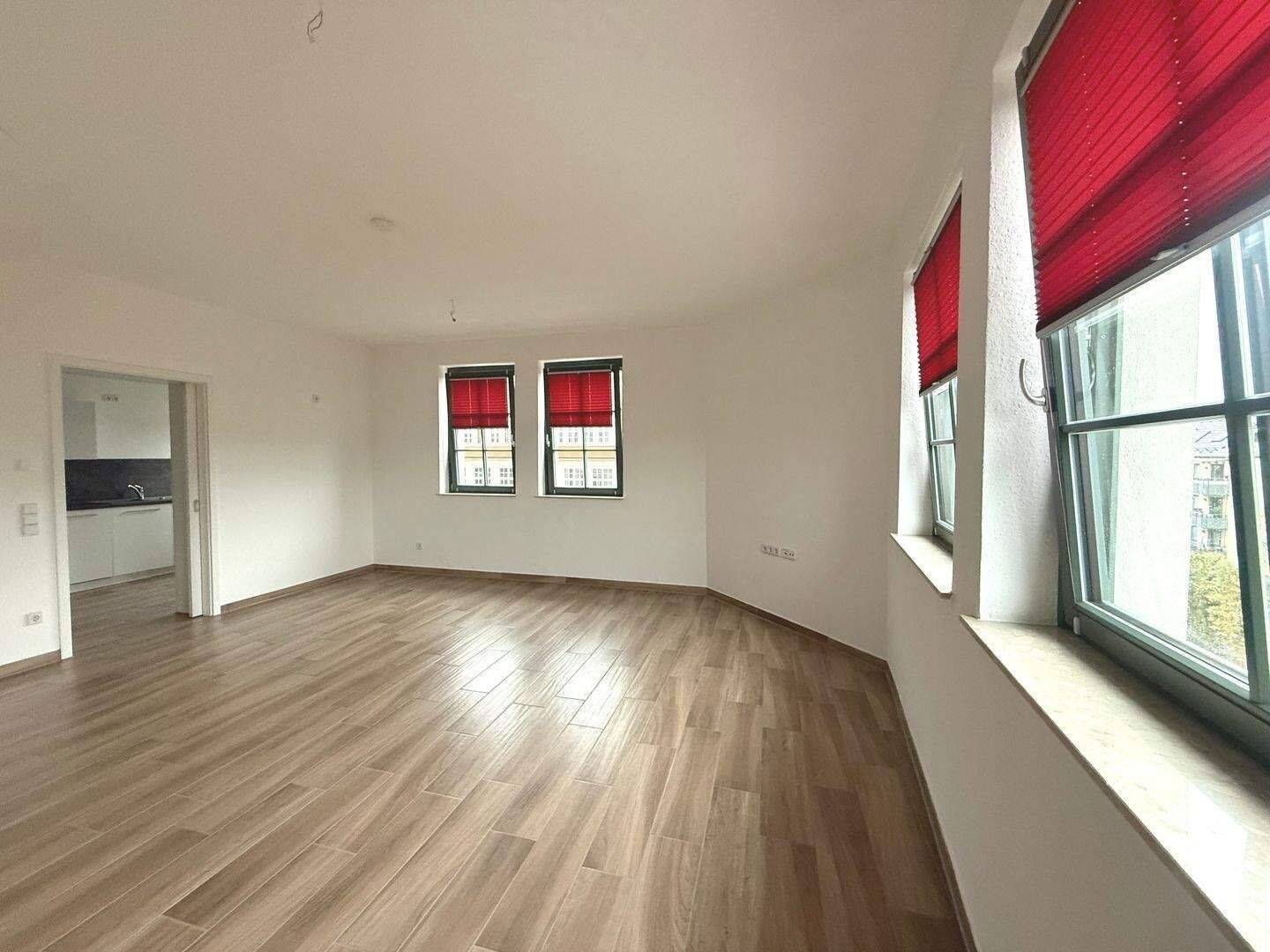 3-Raum-Penthousewohnung mit Weitblick + Lift + Carport + EBK, 9112 Chemnitz (Altendorf Kaßberg Zentrum)