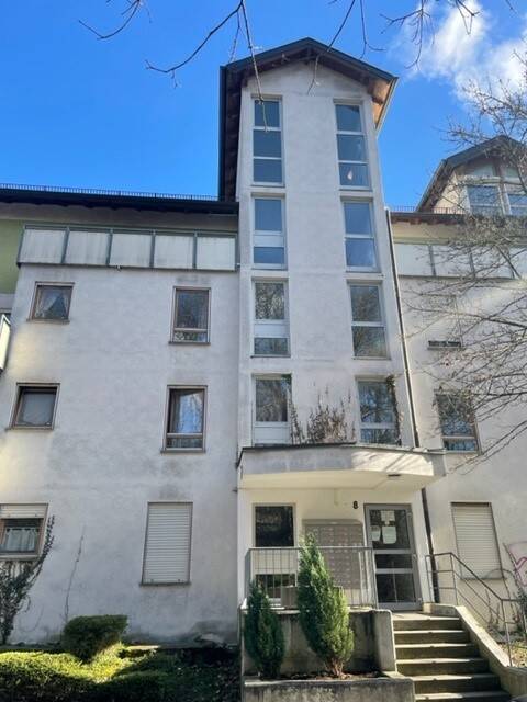 Renovierungsbedürftige 2-Zimmerwohnung in größerer Wohnanlage, 71263 Weil der Stadt