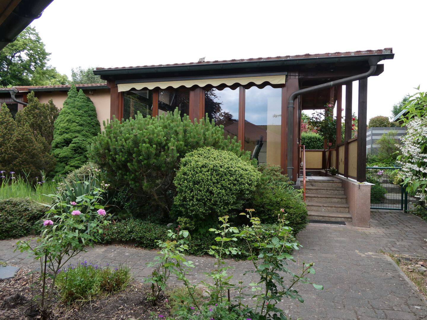 Einfamilienhaus im Bungalowstil mit Wintergarten auf einem schönen gepflegten Erbbaugrundstück, 15234 Frankfurt (Oder)