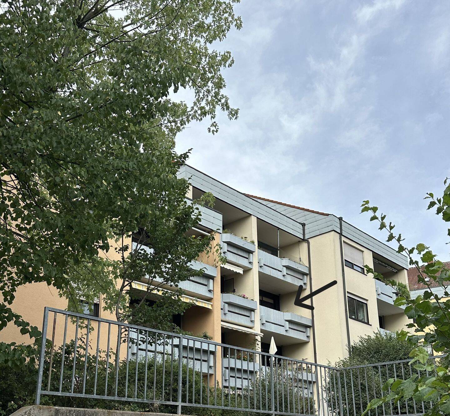 2-Zi-WHG mit Wohlfühl-Loggia, neuem Bad und großem offenem Wohnbereich, 90513 Zirndorf