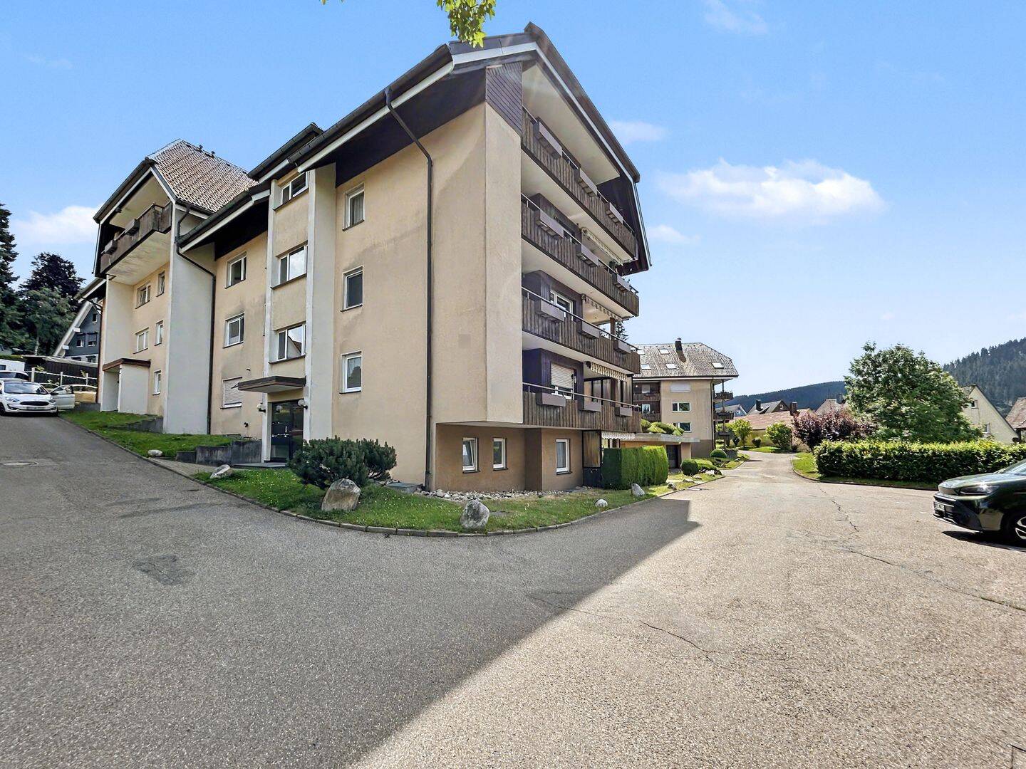 Großzügige 4,5-Zimmer-Wohnung mit zwei Balkonen und Blick ins Grüne Titisee-Neustadt, 79822 Titisee-Neustadt
