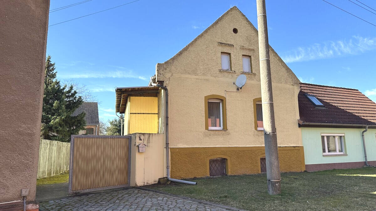 Familienglück in ruhiger Lage – Doppelhaushälfte mit Garten und Zukunftspotenzial, 6780 Zörbig