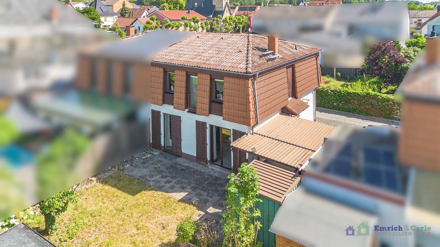 Frei-Weinheim: Solide Doppelhaushälfte mit Garten, Carport und viel Potenzial, 55218 Ingelheim am Rhein