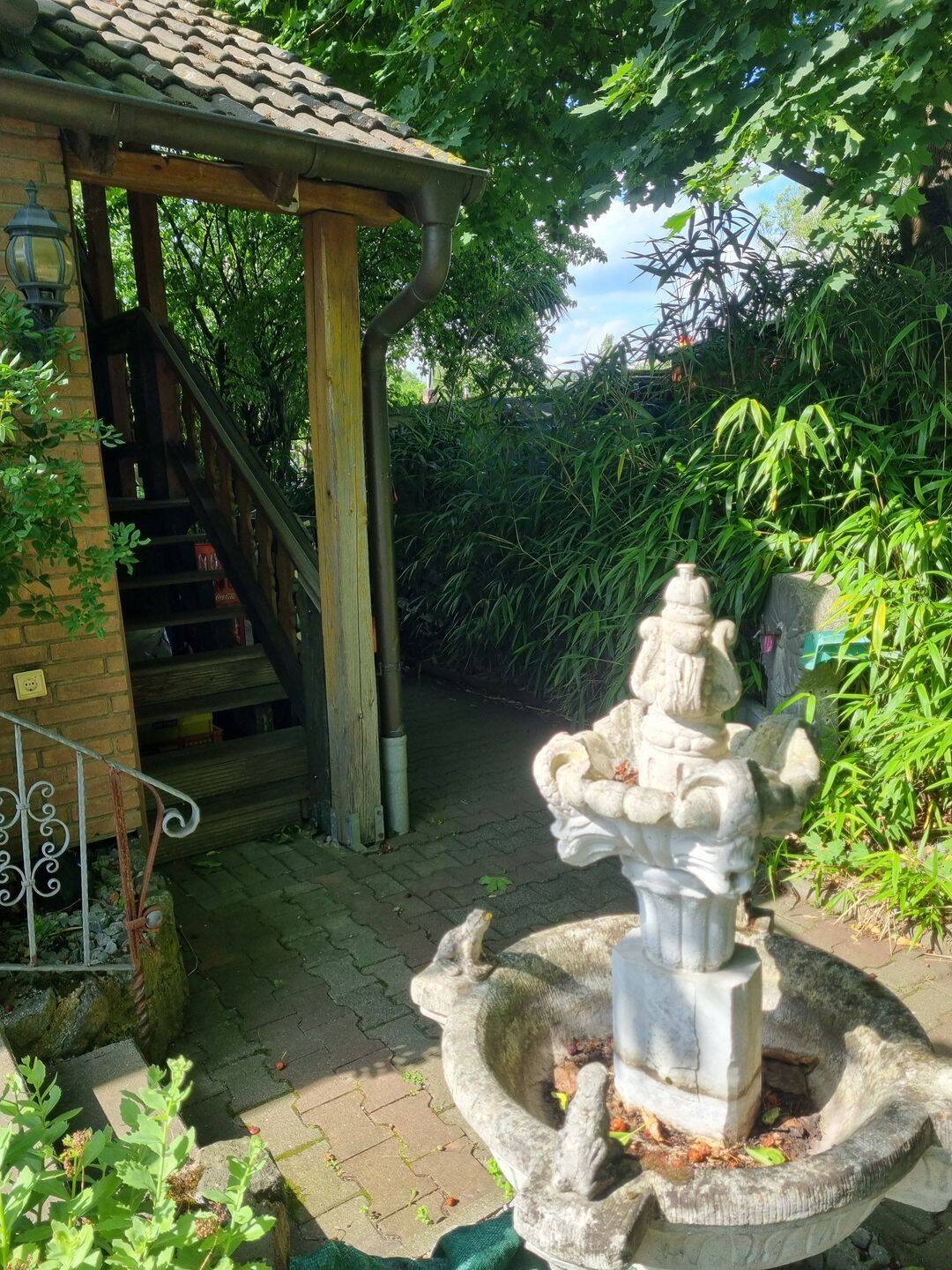 Freistehendes Einfamilienhaus mit Einliegerwohnung und Anbau : grün und zentral, 40625 Düsseldorf (Gerresheim Ludenberg)