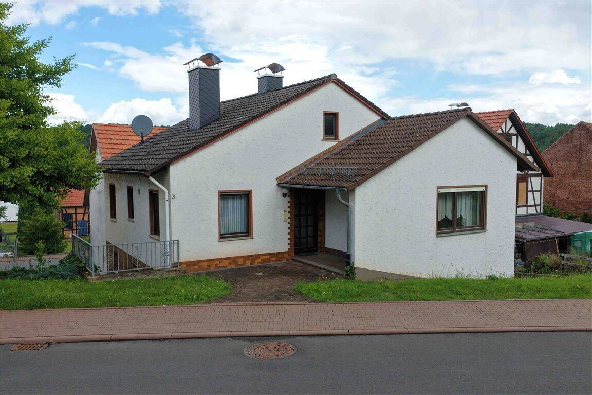Bungalow mit kleiner Scheune und Wohnmobil-Garage – viel Platz für Mensch, Hobby und Fahrzeuge, 37299 Weißenborn