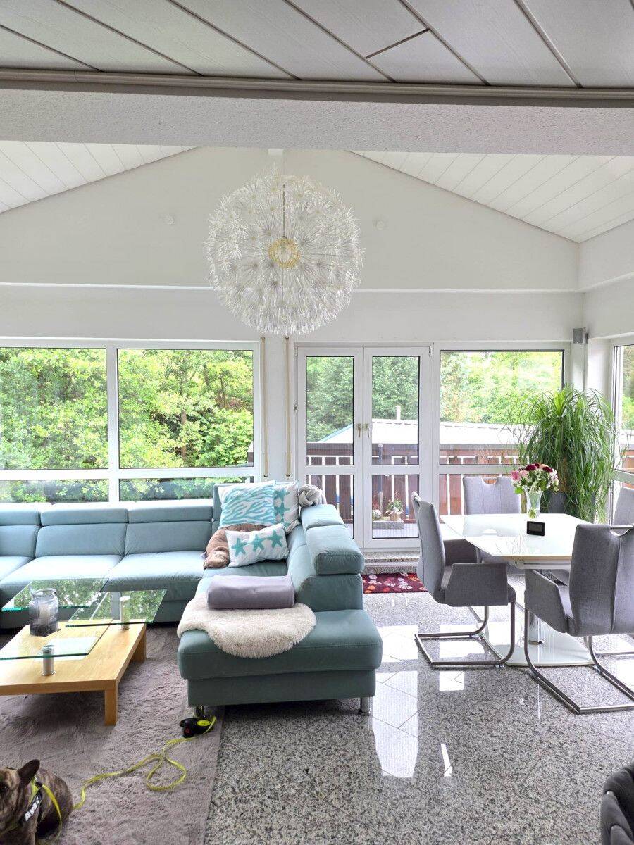 Große 5-Zimmer-Wohnung mit 2 Balkonen, Wintergarten und Garten in Weissach im Tal, 71554 Weissach im Tal