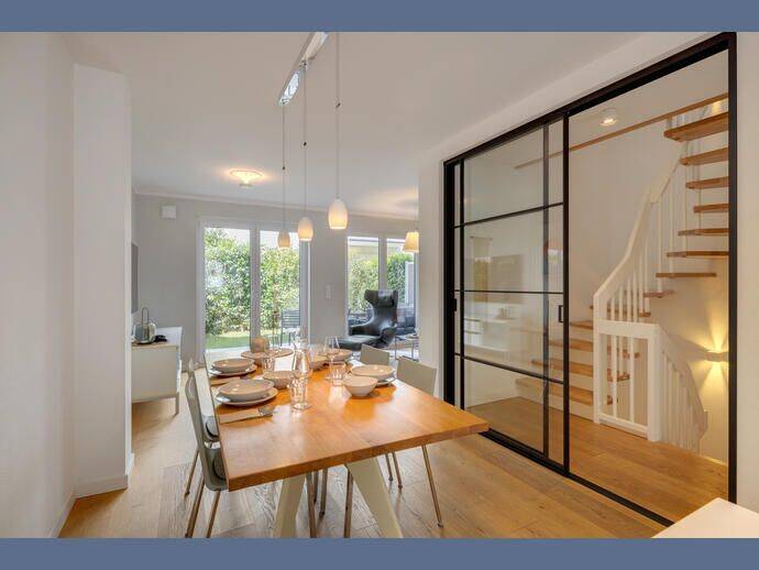 Möbliert: Modernes Reihenhaus in ruhiger Lage von Allach, 80999 München (Allach-Untermenzing)
