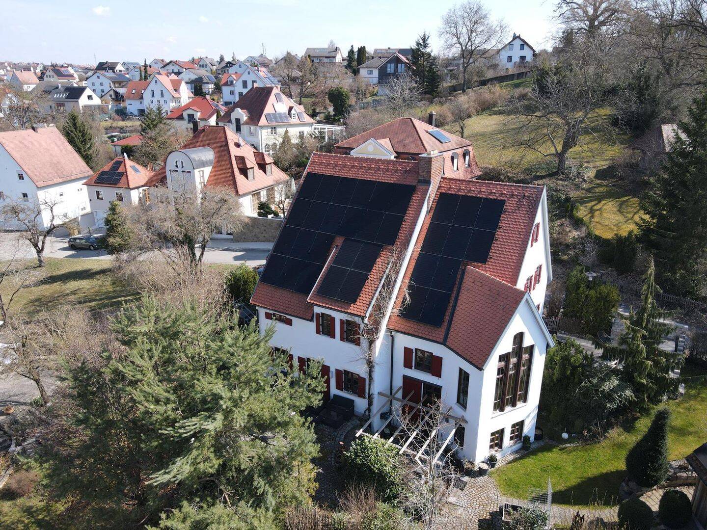 Charmantes Landhaus mit hochwertiger Ausstattung, eingewachsenem Garten und moderner Energieversorgung in Ellingen, 91792 Ellingen