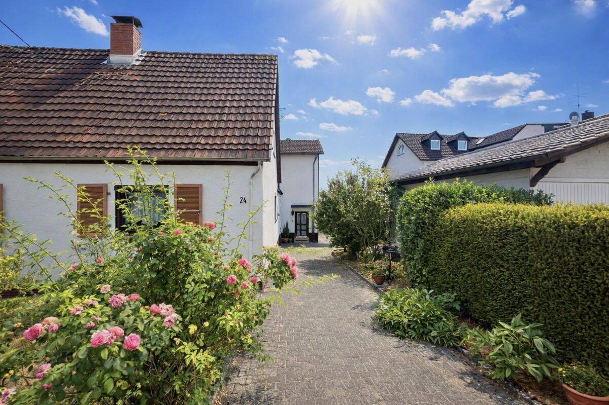 Aus Alt mach WOW!  Wiesbaden Freudenberg: EFH mit Anbau, Mega-Garten + Garage. 1.018 m² Grundstück!!, 65201 Wiesbaden (Dotzheim Frauenstein Schierstein)
