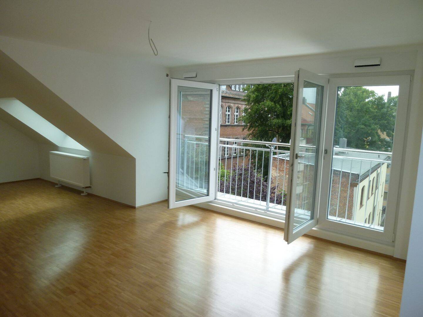 Helle 3-Zimmer Dachgeschosswohnung in Burgnähe, 90409 Nürnberg (Großreuth h. d. Veste Gärten h. d. Veste Maxfeld Schoppershof)