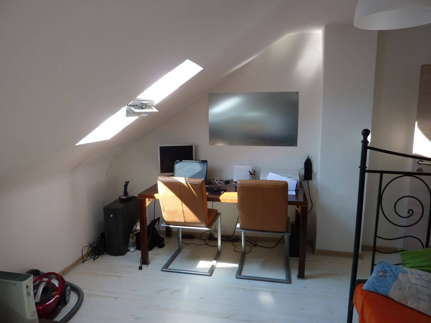 Charmante 2-Zimmer-Dachwohnung in zentraler Lage von Moers, 47443 Moers