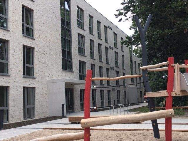 Helle 4-Zimmerwohnung mit Balkon (ohne WBS), 22457 Hamburg (Eimsbüttel Eidelstedt Niendorf Schnelsen)