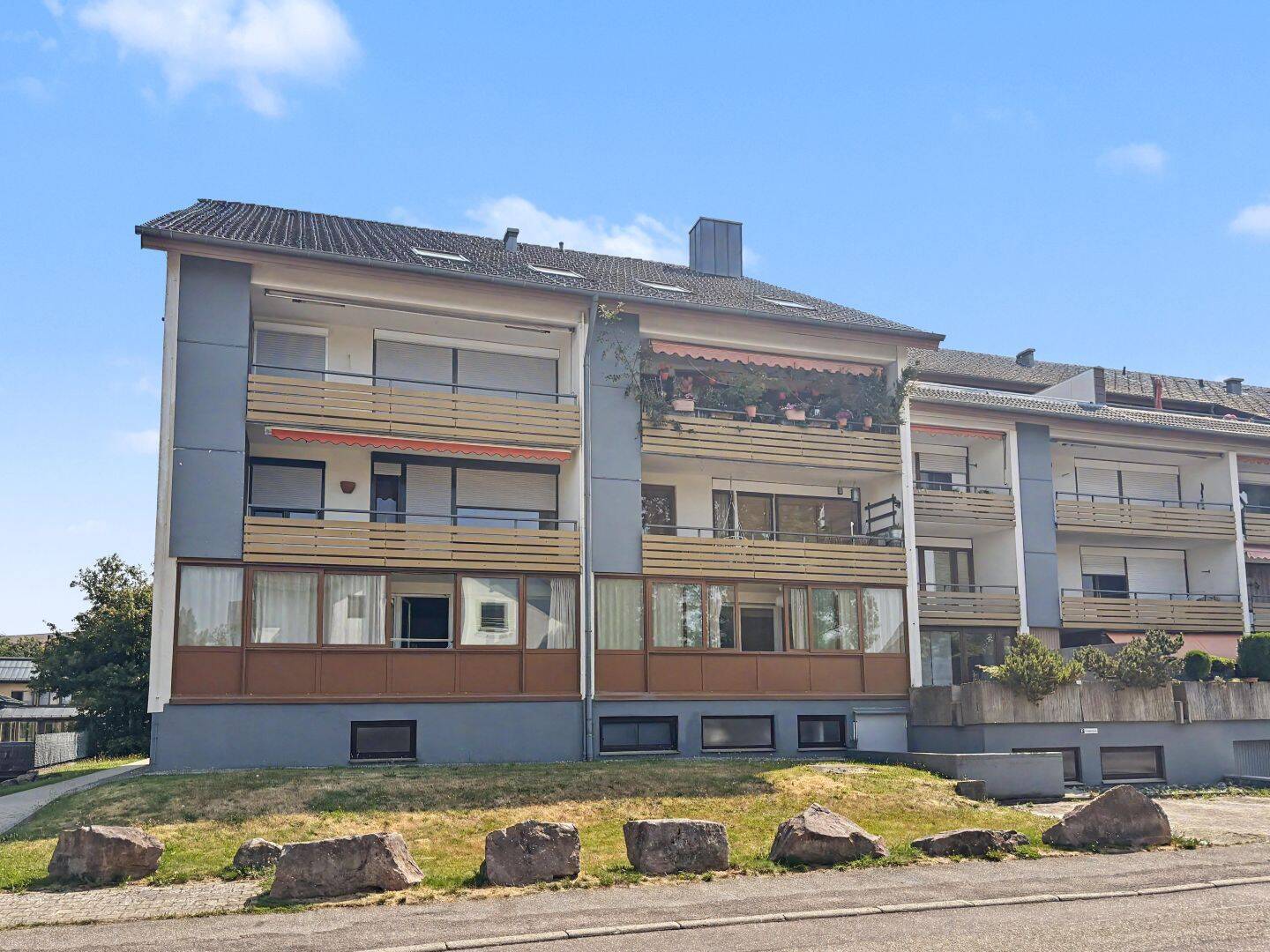 Kleine Auszeit im Grünen – Charmantes 1-Zimmer-Apartment mit Loggia in der Gemeinde Dobel, 75335 Dobel
