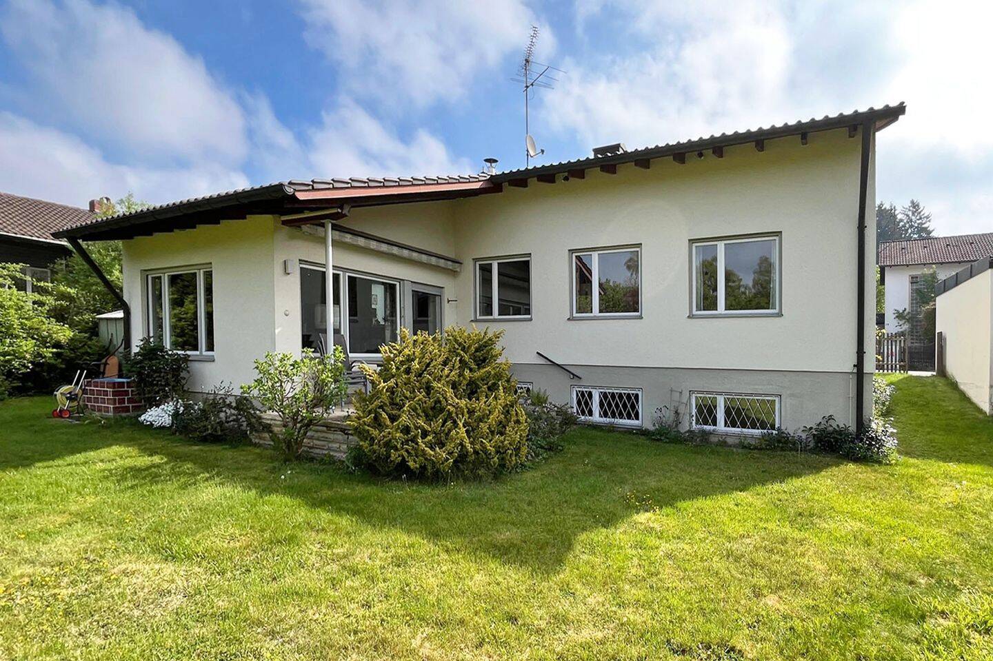 AIGNER – Großzügiger Bungalow in ruhiger, guter Lage von Starnberg-Söcking, 82319 Starnberg