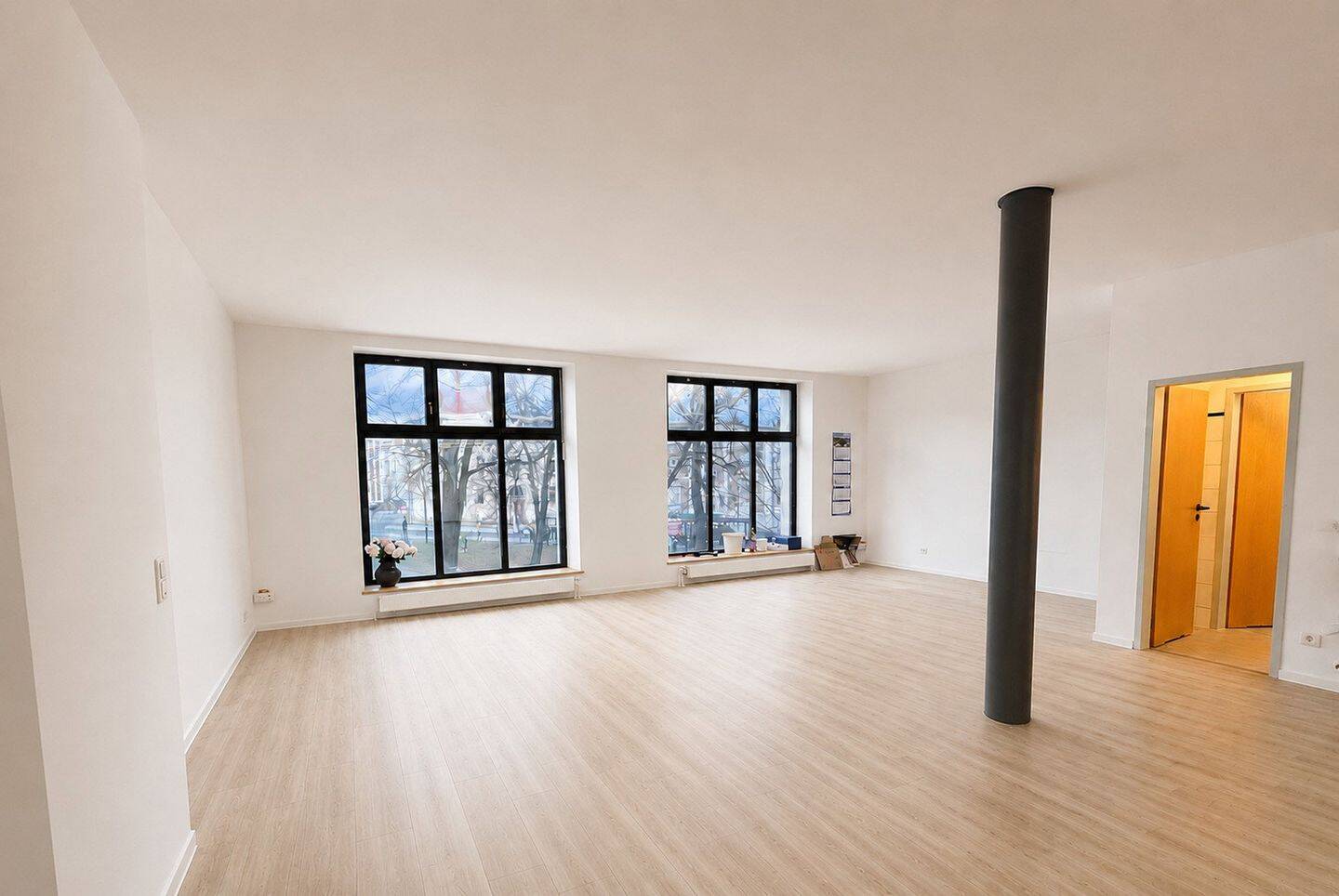 Top! Renovierte 4-Raum Wohnung – zentral gelegen, Blick ins Grüne inkl. Stellplatz, 17235 Neustrelitz
