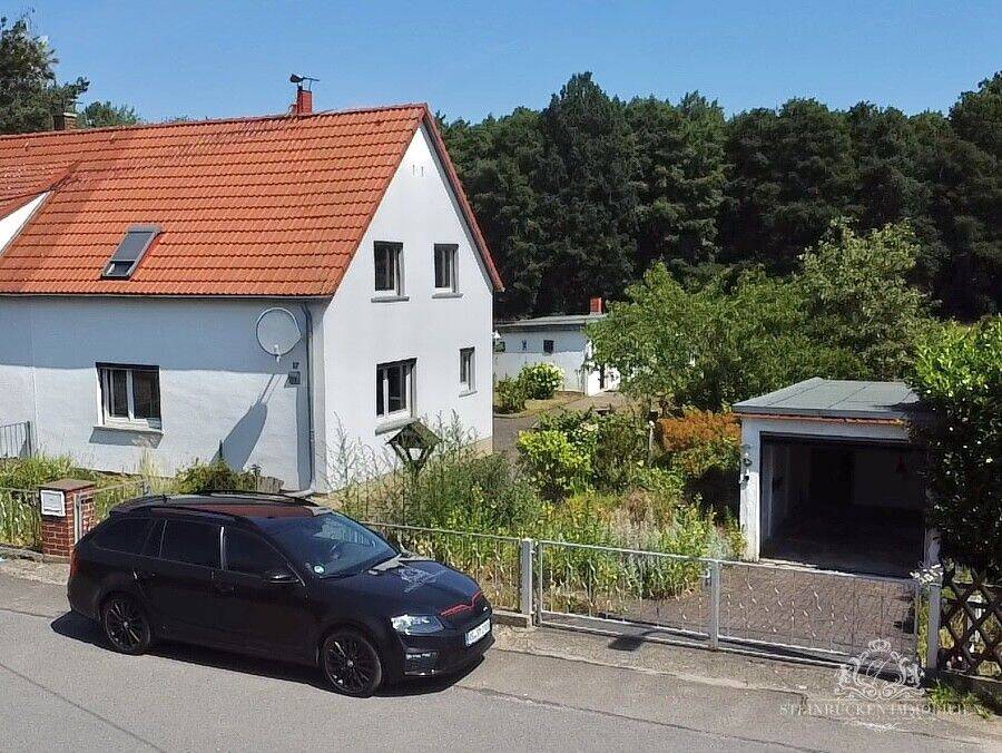 Charmante Doppelhaushälfte mit großem Nebengelass und Garage in idyllischer Wiesenlage, 1445 Radebeul