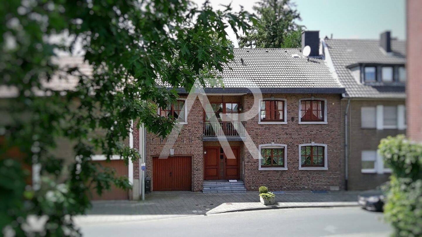 Großzügiges und gepflegtes Zweifamilienhaus mit romantischem Traumgarten in Aldenhoven-Siersdorf!, 52457 Aldenhoven