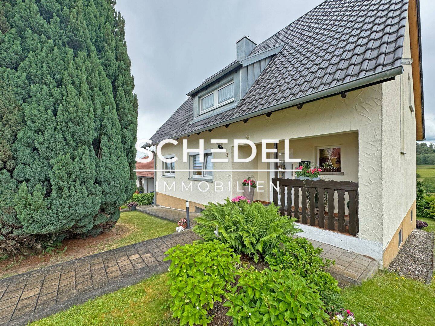 – RESERVIERT – Gepflegtes Ein-/Zweifamilienhaus mit traumhaften Weitblick, 96317 Kronach