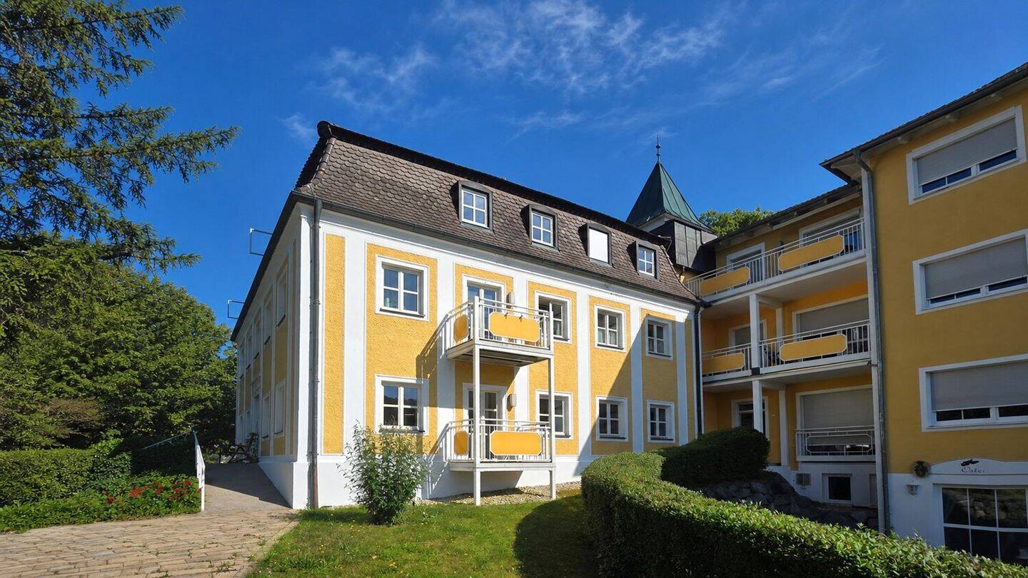 Lichtdurchflutete 2-Zimmer-Wohnung mit Balkon und Parkettkomfort, 94496 Ortenburg