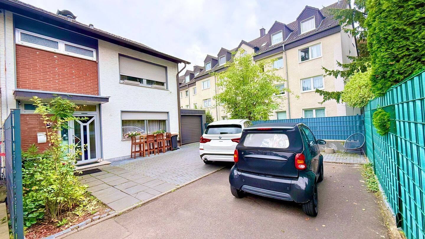 Reihenendhaus mit Wintergarten, Südgarten und Garage in Lülsdorf, 53859 Niederkassel