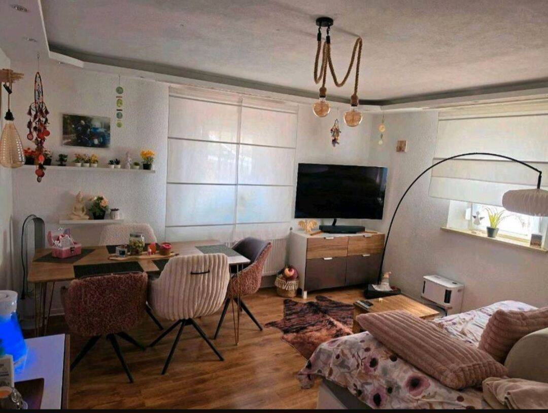 2 Zimmer Wohnung zu vermieten! NACHMIETER GESUCHT;), 70329 Stuttgart (Hedelfingen Obertürkheim Rohracker Uhlbach)